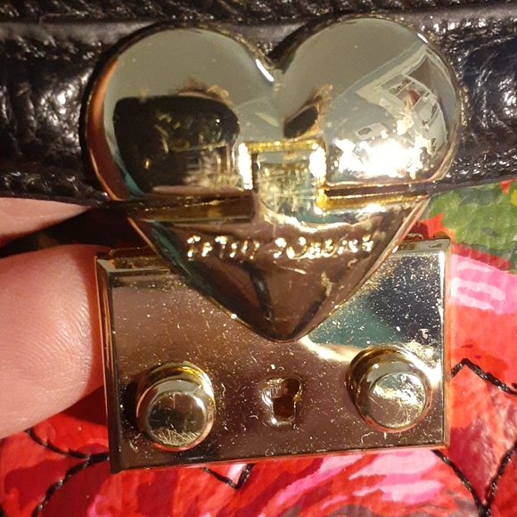 Betsy Johnson Large Rose Pattern Purse - Picture 3 of 6